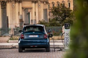 Fiat 500 la Prima 2020 года 